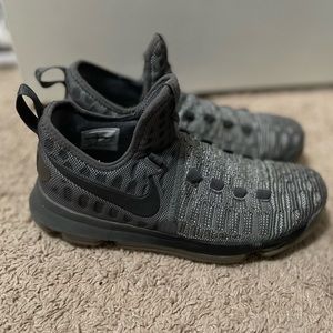 2016
KD 9 'Battle Grey'